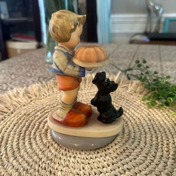 M.I. Hummel Goebel Figurine Begging His Share Vintage Figurine  TMK-6 - Picture 4 of 9